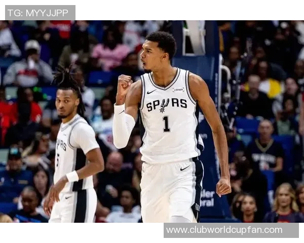 文班亚马首场比赛表现亮眼五次盖帽并隔扣字母哥引发热烈讨论